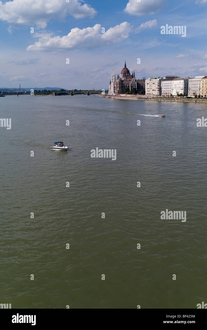 Blick in Richtung Parlament von Kettenbrücke Stockfoto