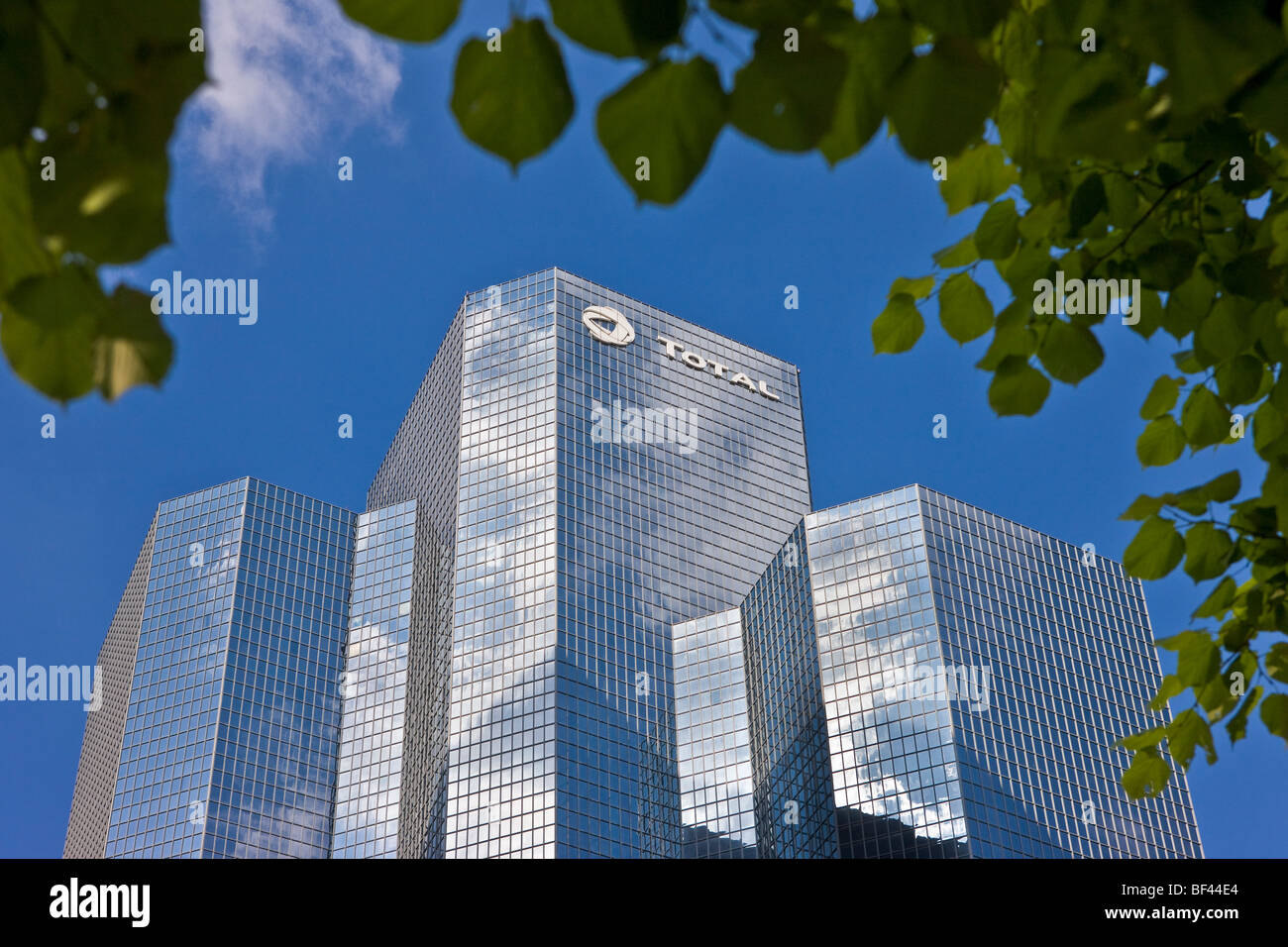 Die gesamte Petroleum Company Bürogebäude in La Défense, eine Entwicklung in der Nähe von Paris Stockfoto