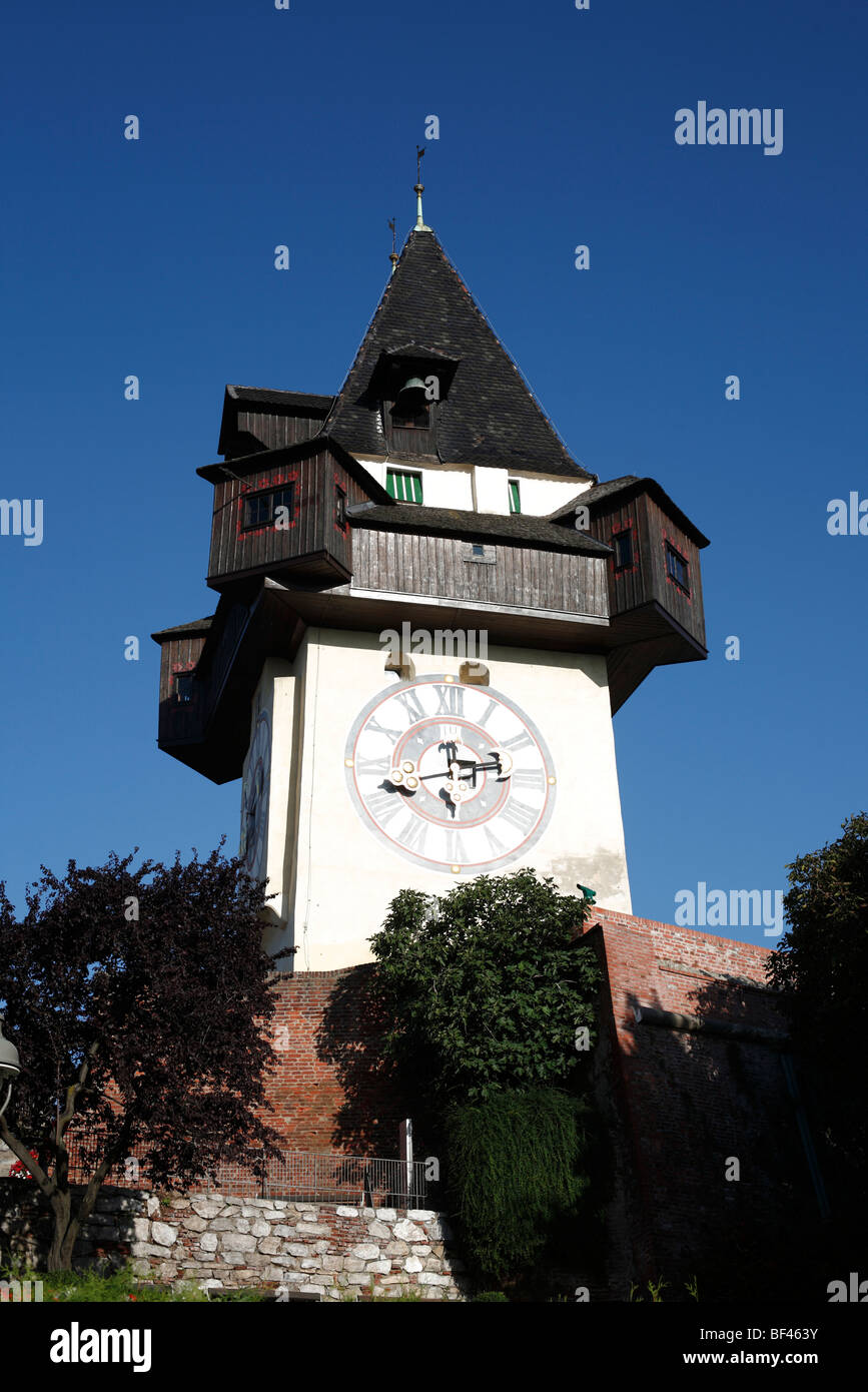 Der Uhrturm auf dem Schlossberg-Hügel in der Stadt Graz in Österreich Stockfoto