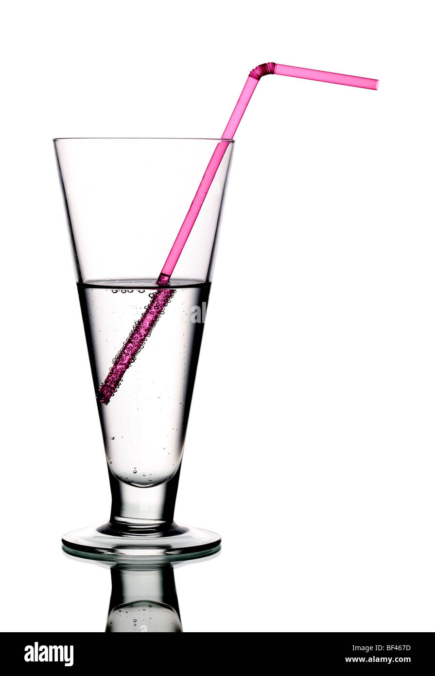 halb leeren Glas Wasser Stockfoto