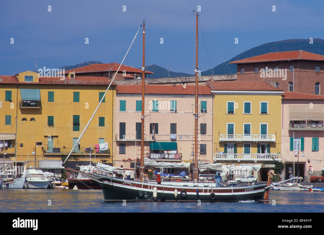 Zwei Meister, Segelyacht, alten Hafen Darsena, Portoferraio, Insel Elba, Toskana, Italien Stockfoto