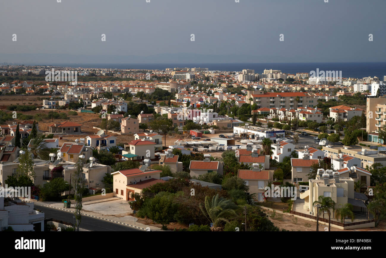 Luftaufnahme über Häuser und Wohnungen in Fig Tree Bay Protaras auf der Suche nach Famagusta Zypern Europa Stockfoto