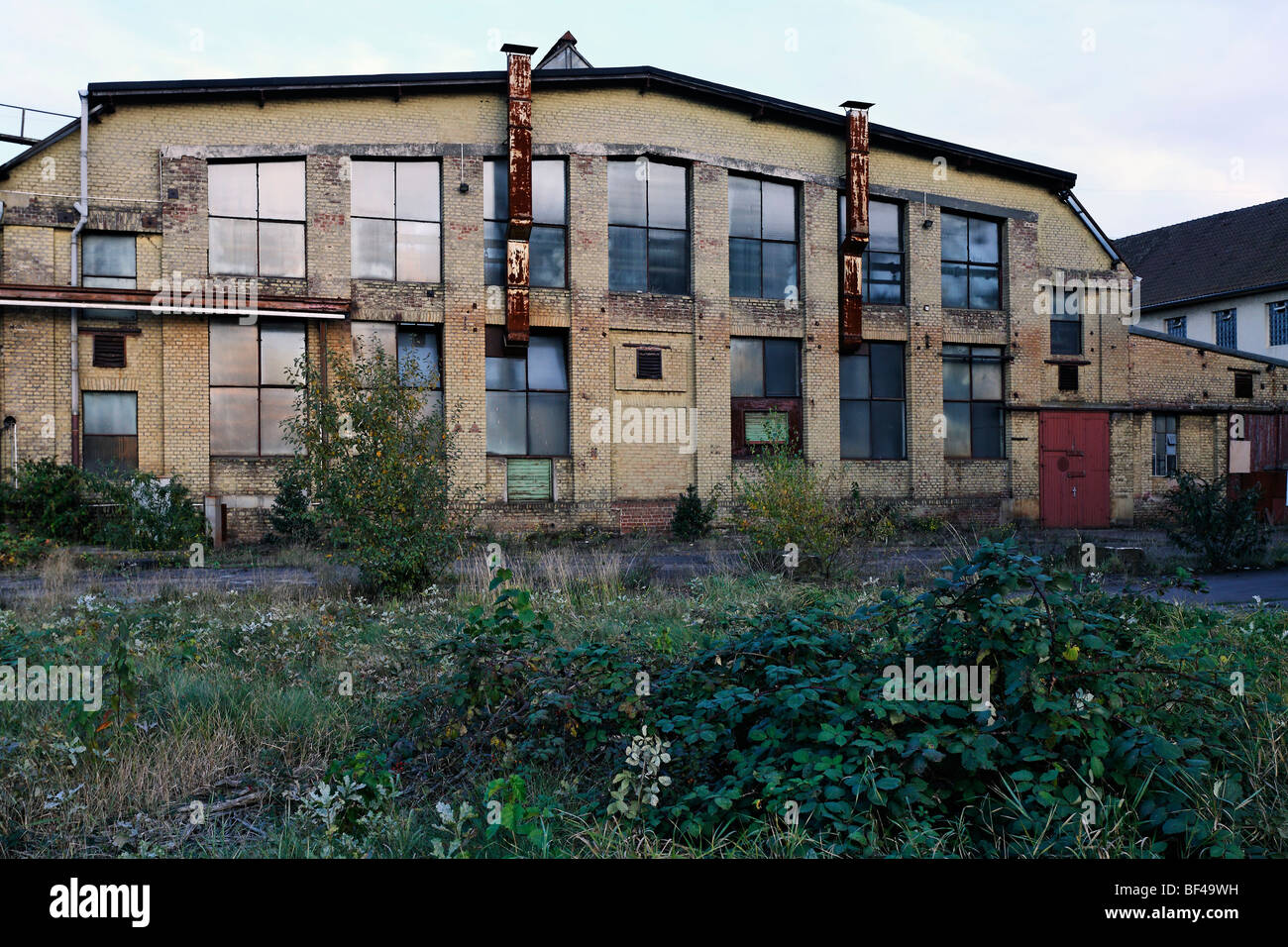 Gebäude der Schmiede, vakant, ehemalige Ausbesserungswerk geschlossen Reparaturwerkstatt der Deutschen Bahn, vakant, 2003, Duisburg-Wedau, Stockfoto