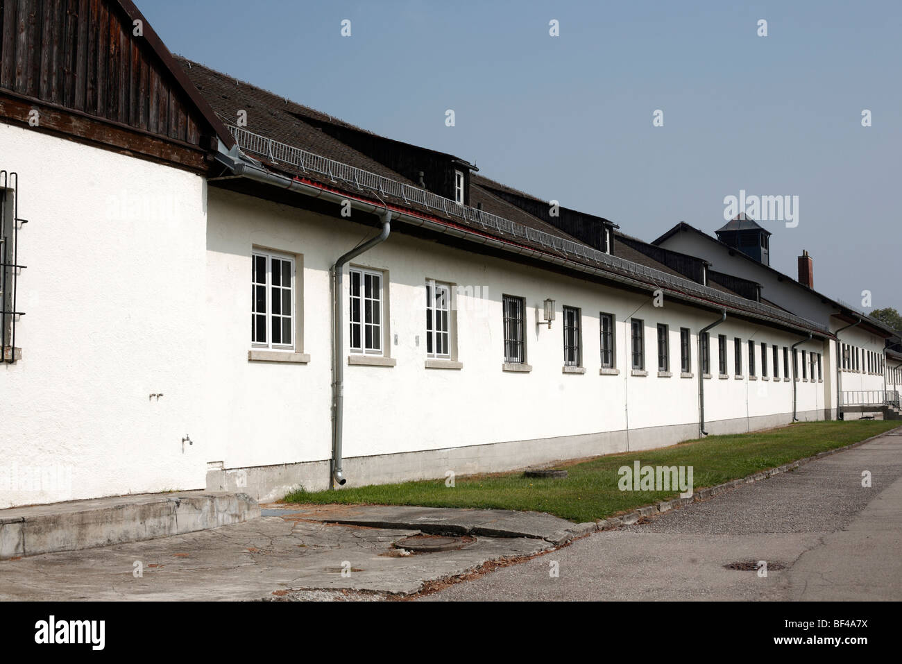 Das Hauptgebäude und das Museum an der KZ-Gedenkstätte Dachau-Standort in Deutschland Stockfoto