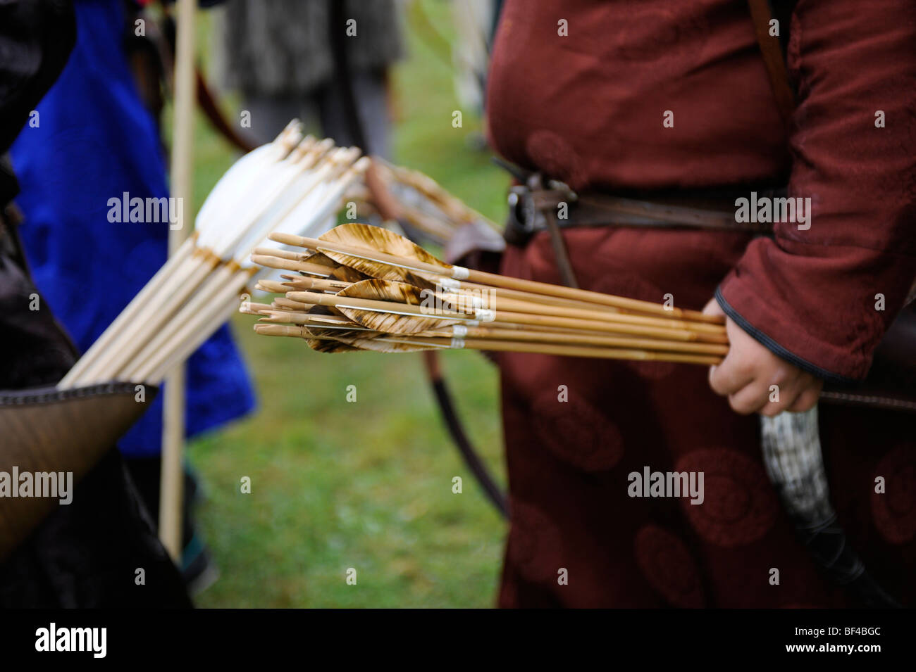 Teilnehmer der offenen Eocha Europameisterschaft 09, montiert Bogenschießen, mit Teilnehmern aus der ganzen Welt, mit Bogen und Stockfoto