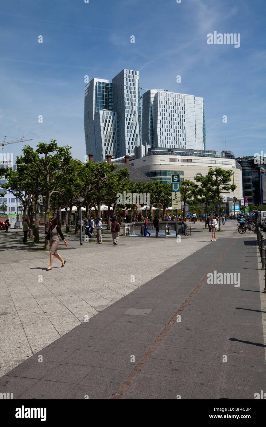 Kaufhof-Einkaufszentrum am Hauptwache Platz vor den Turm Büroprojekt Quartier Palais Thurn und Taxis Platz, Fran Stockfoto