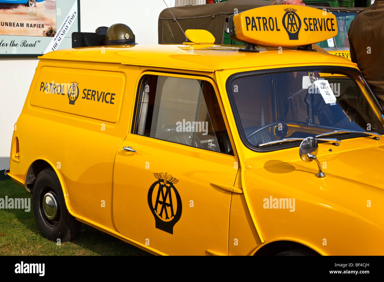 Einem Automobilclub patrouillieren Mini-van am Goodwood Revival, West Sussex, England, Grossbritannien 2009 Stockfoto