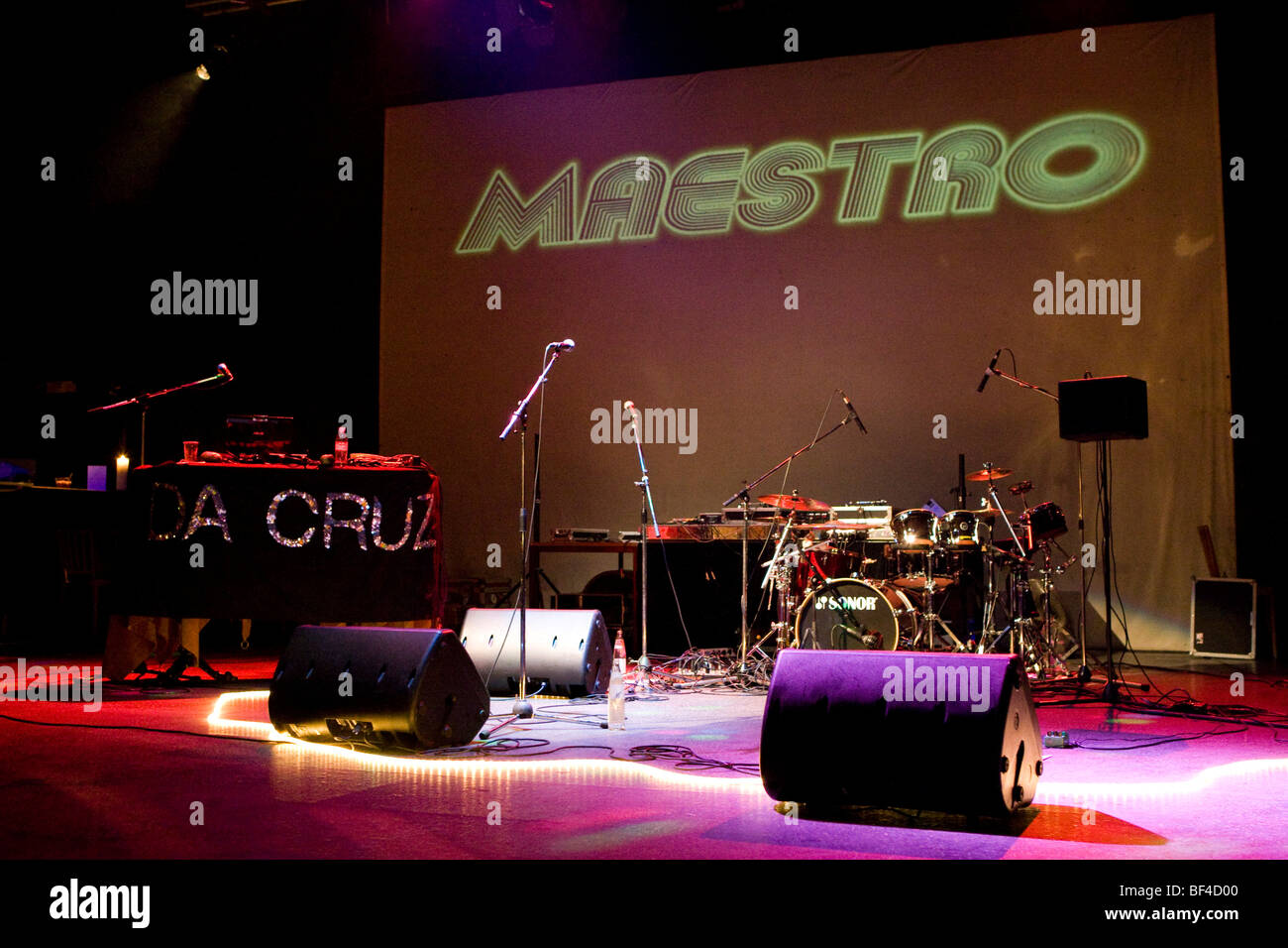 Bühne vor einem Konzert Da Cruz beginnt im Theater La Fourmi, Luzern, Schweiz, Europa Stockfoto