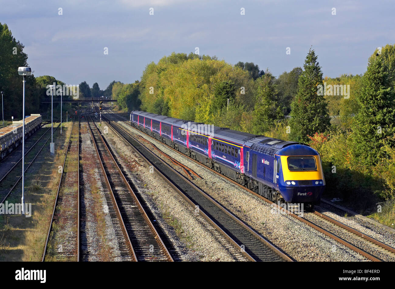 Eine erste große Western HST leitet ein Oxford - Paddington Dienst vorbei Hinksey Hof Oxford am 10.08.09. Stockfoto