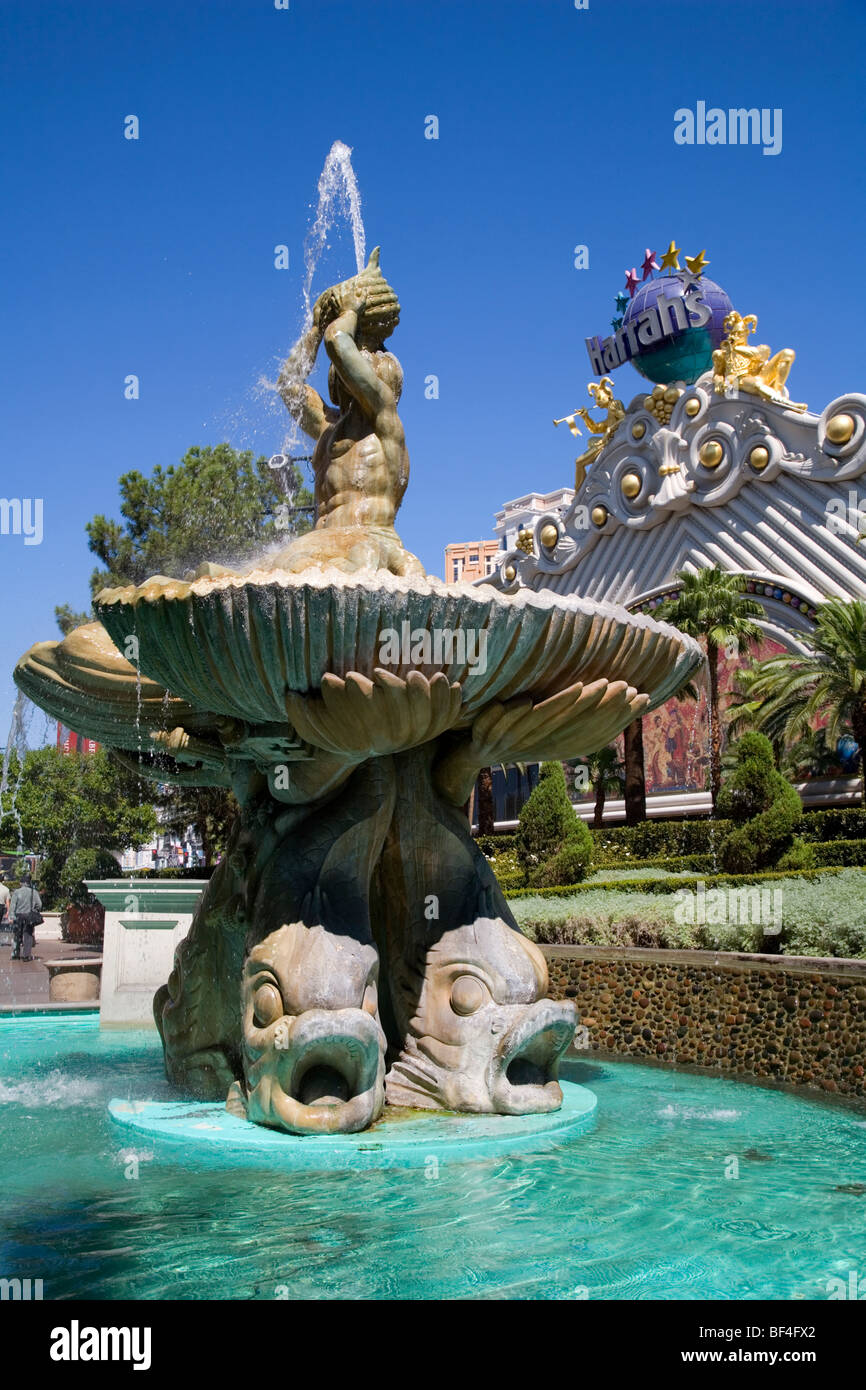 Caesars Forum Brunnen mit Kasino Harrahs in Hintergrund, Las Vegas Stockfoto
