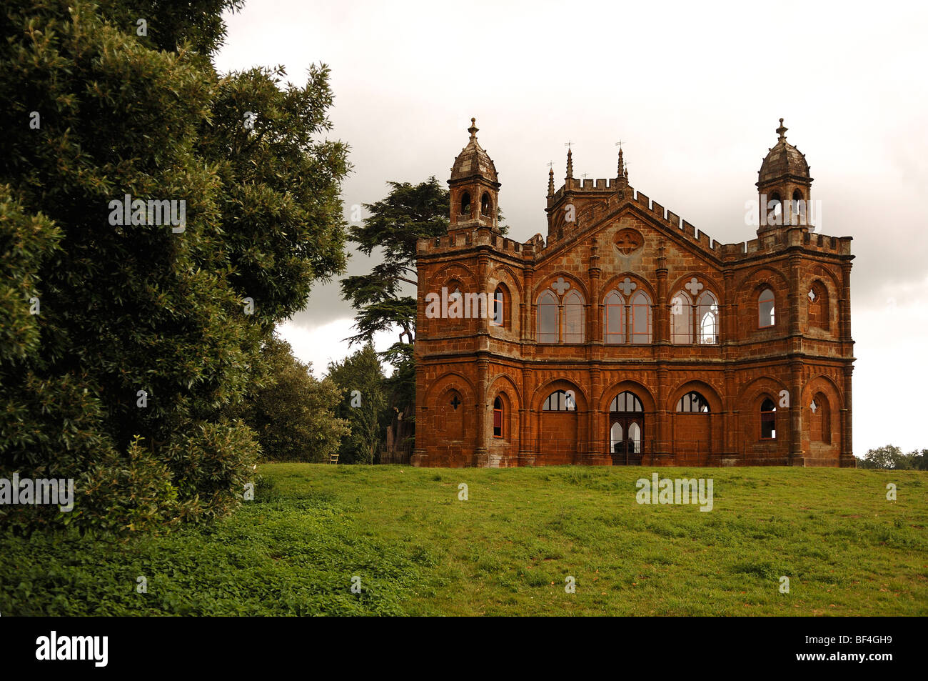 Neo-gotischen Tempel, entworfen im Jahre 1741 von James Gibbs, Gartenlandschaft Stowe, Buckingham, Buckinghamshire, England, United Kingdo Stockfoto