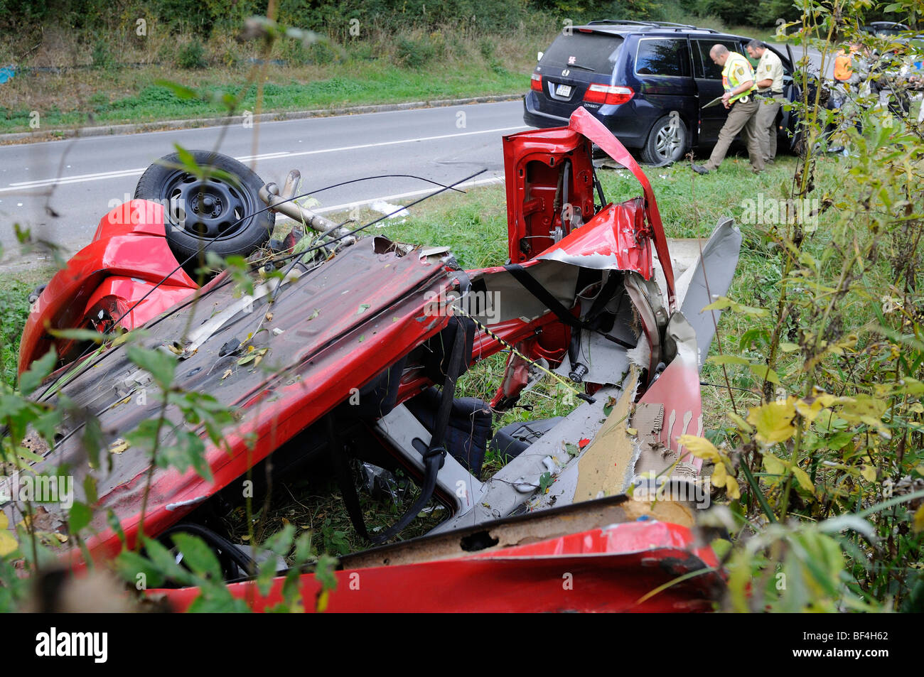 VW Golf haben rollte über Verkehrsunfall, hin-und hergerissen in zwei Teile, Sindelfingen, Baden-Württemberg, Deutschland, Europa Stockfoto