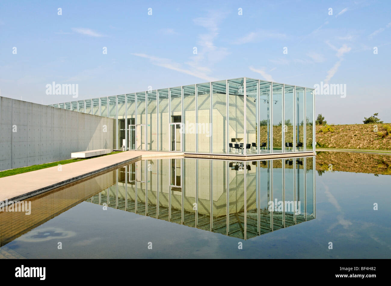 Glas, Bau, moderne Architektur, Teich, ehemalige Raketenbasis, Kunstmuseum, Langen Foundation, Architekt Tadao Ando, Hombr Stockfoto