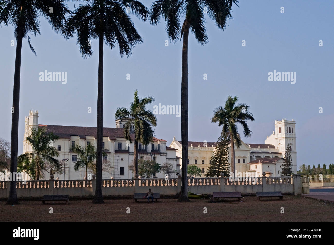 Blick von der Basilika de Bom Jesus Se Kathedrale und die Kirche des Heiligen Franziskus von Assisi, Old Goa Velha Goa, Indien, Asien Stockfoto