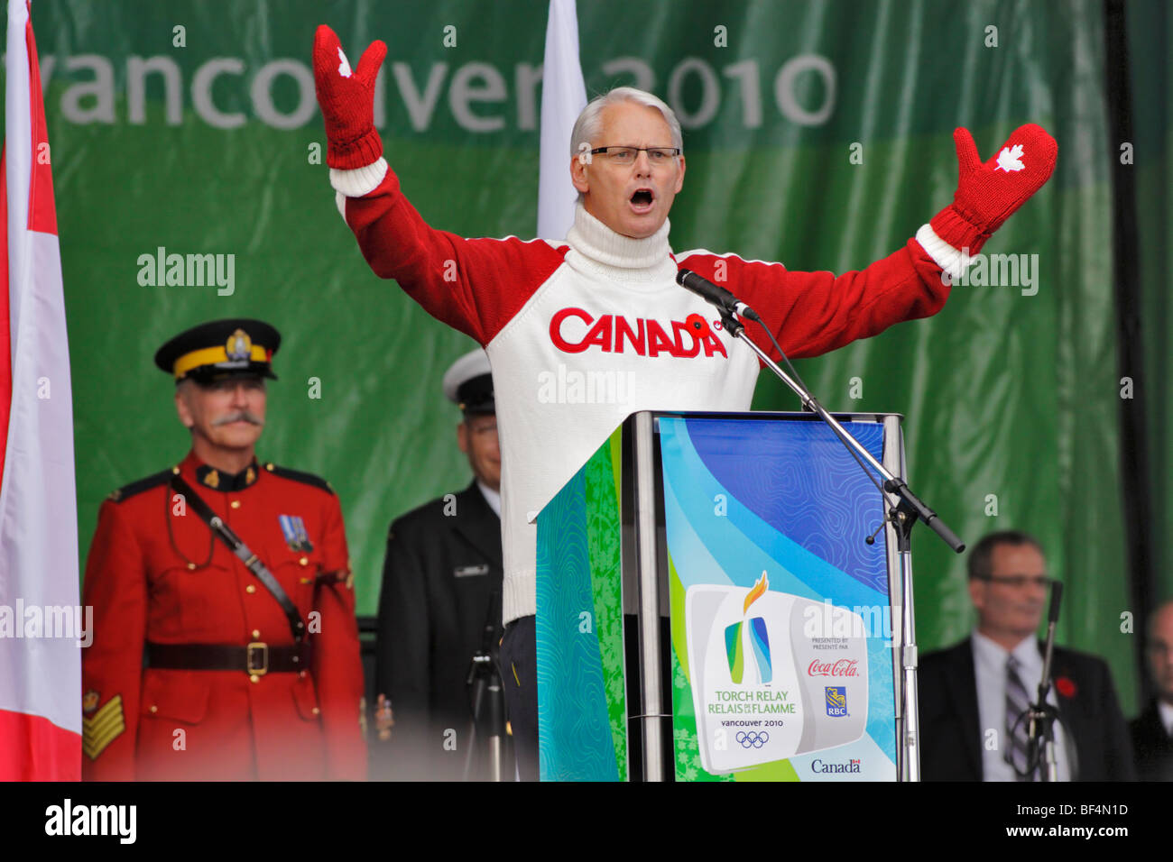 Britisch-Kolumbien Premier Gordon Campbell hält Rede bei der Ankunft der Olympischen Flamme - Victoria, British Columbia, Kanada. Stockfoto