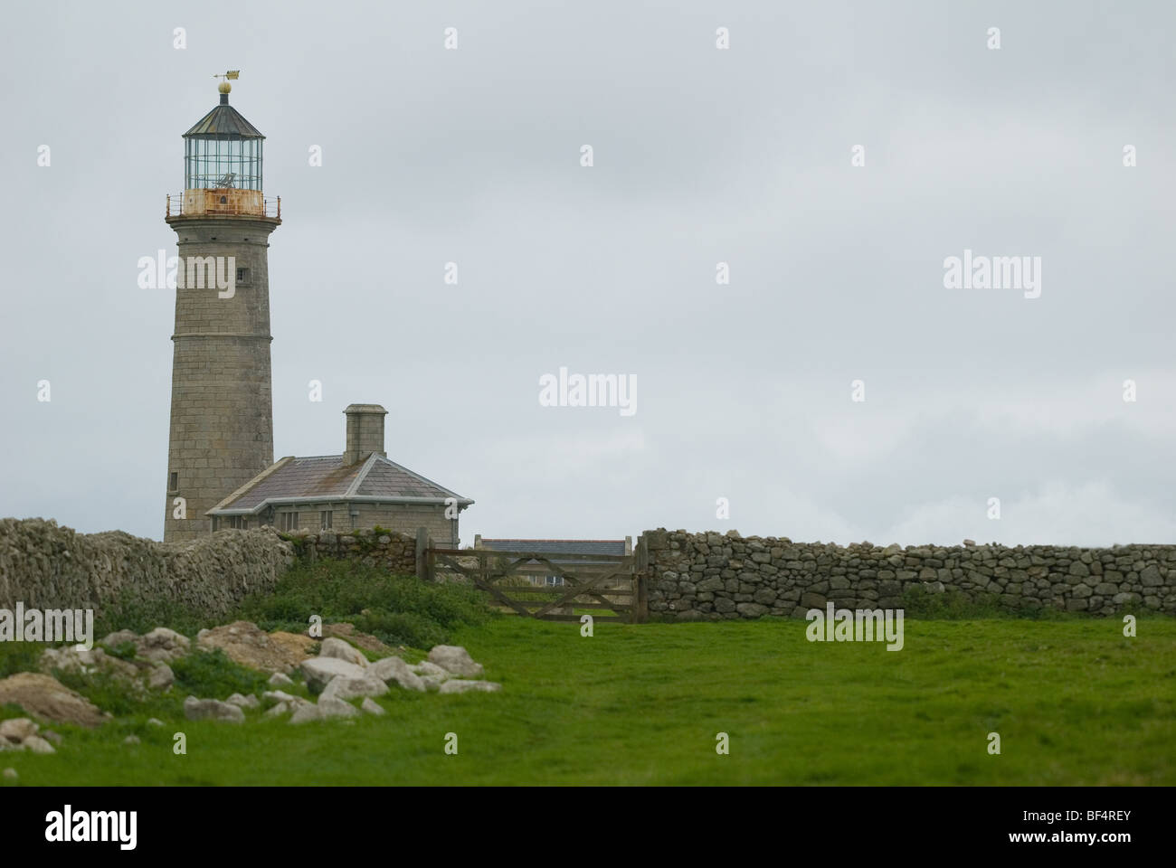 Ein stillgelegter Leuchtturm an der Westküste der Insel Lundy in Bristol Führung Devon Stockfoto