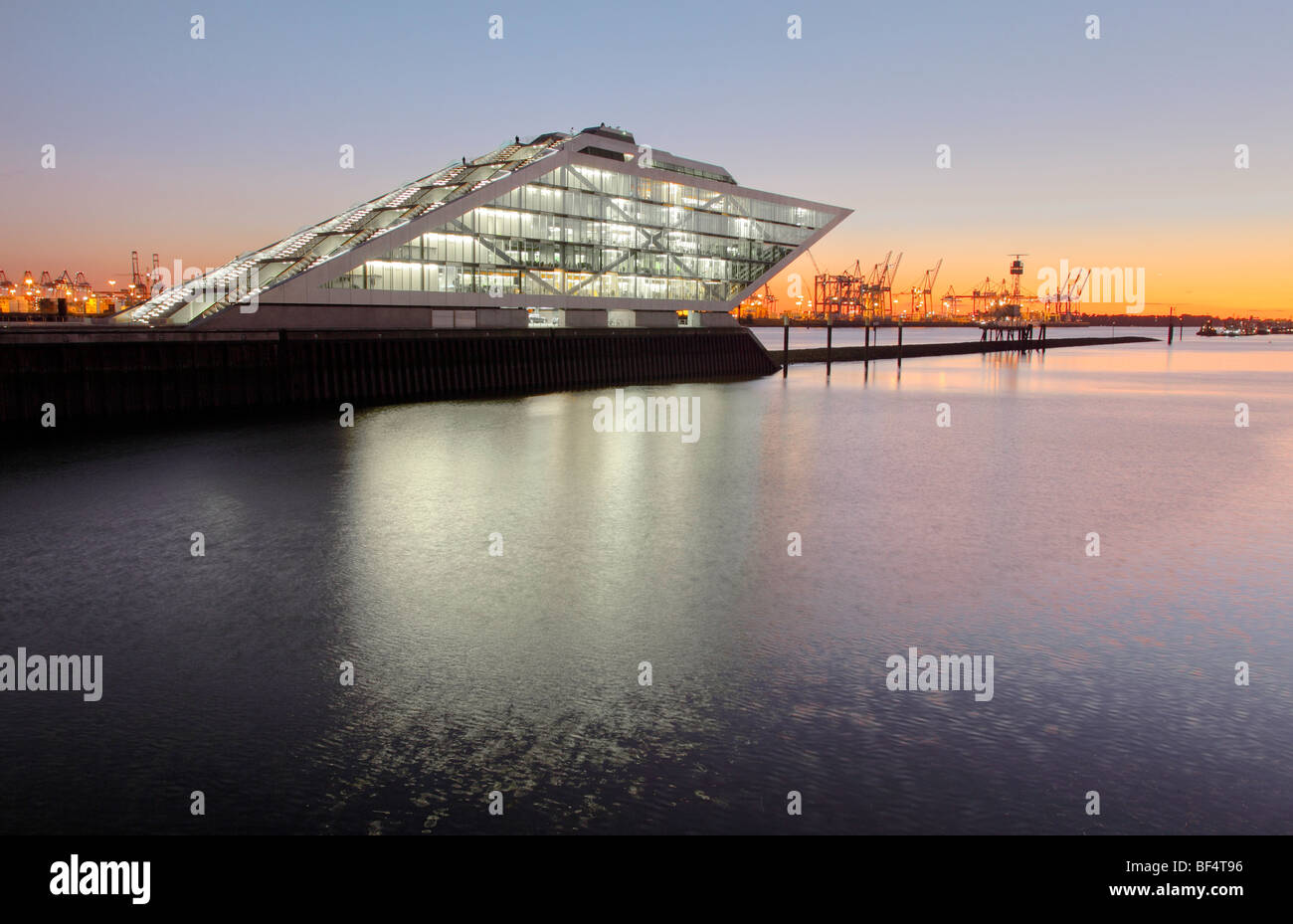 Das moderne Bürohaus DOCKLAND, HAMBURG, Deutschland Stockfoto