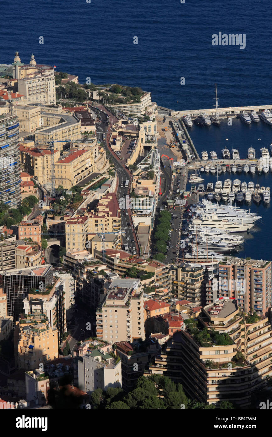 Monte-Carlo-Viertel mit der Straße bis zum Casino, Beginn der Formel-1-Rennstrecke, oben links, das Casino und t Stockfoto