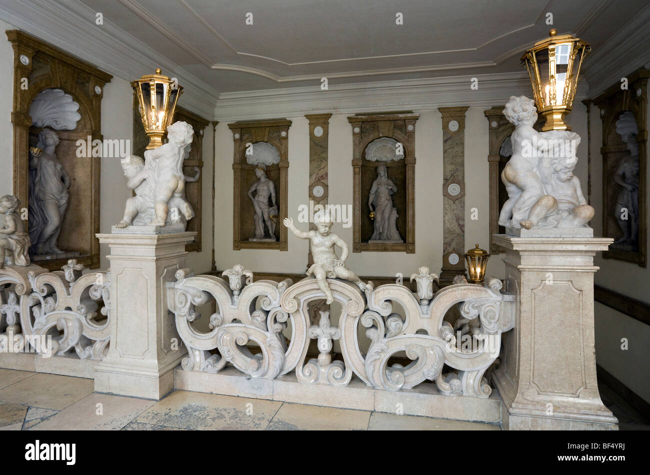 Große Treppe von Georg Raphael Donner mit Putten, Schloss Schloss Mirabell, Salzburg, Austria, Europe Stockfoto