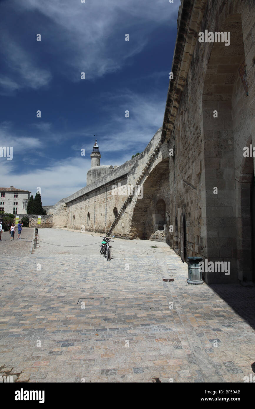 Blick auf die Wände im Inneren die mittelalterliche befestigte Stadt Aigues Mortes Camargue-Frankreich Stockfoto