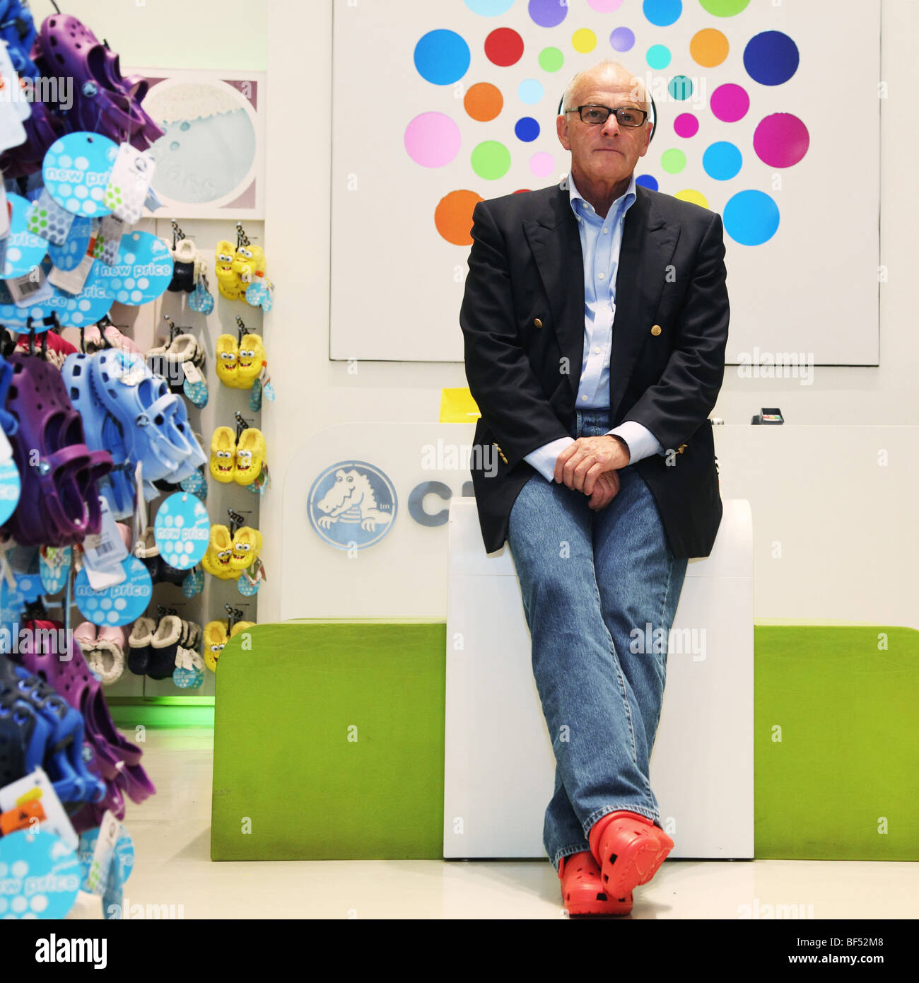Crocs CEO John Duerden bei Crocs out-lassen Sie sich im Einkaufszentrum Westfield London Stockfoto