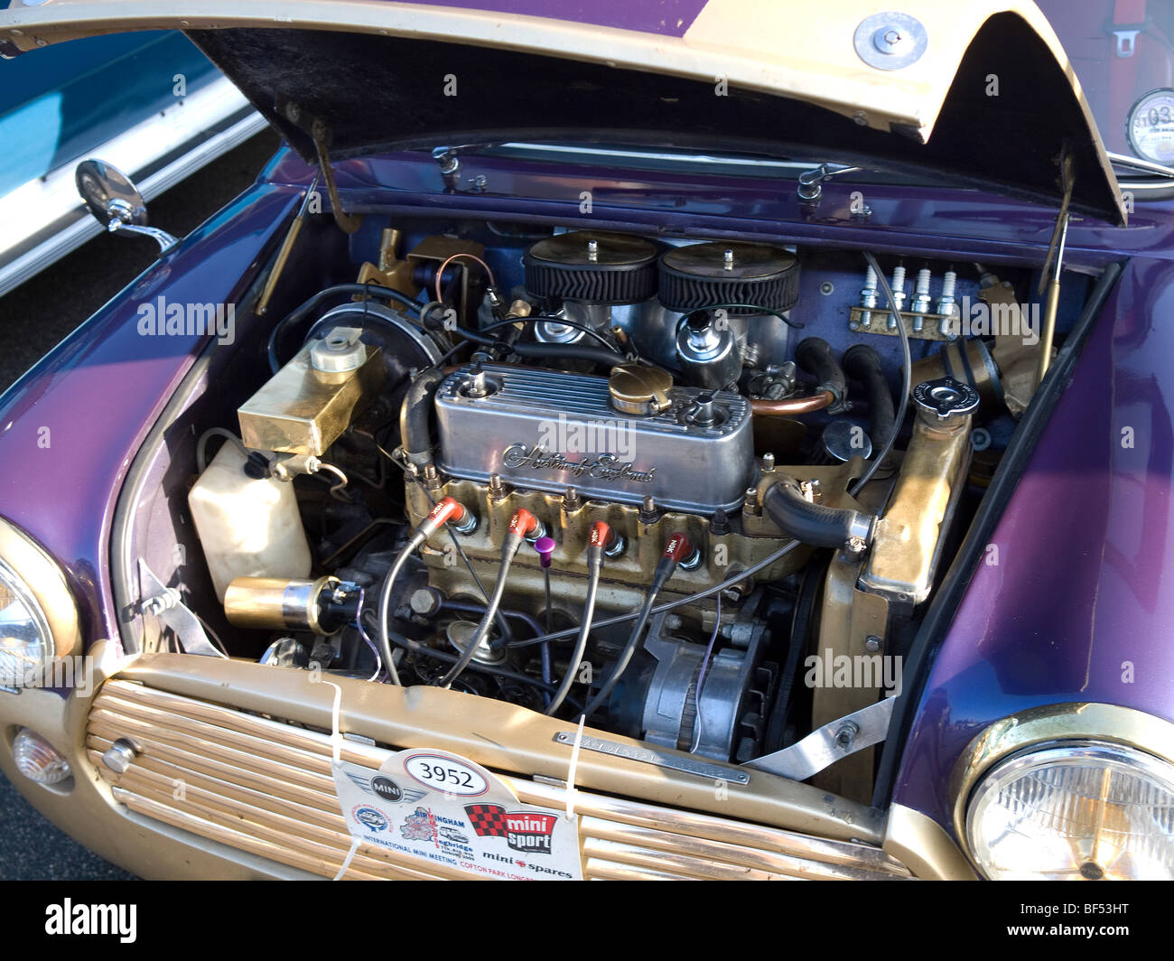 Der Motorraum eines modifizierten Austin Mini Custom-Autos auf der Whitby Gothic Woche Ende 2009 Stockfoto