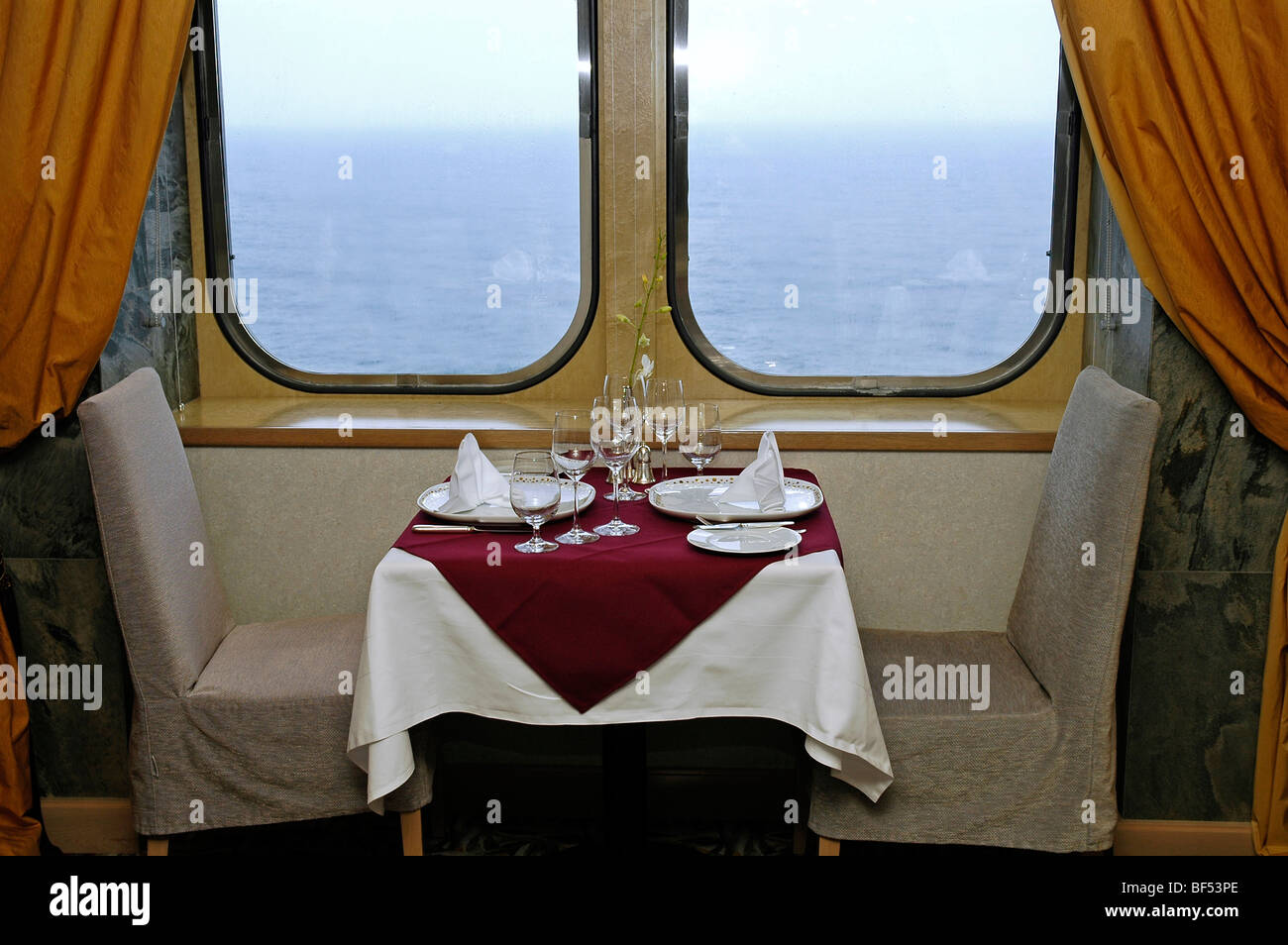 Luxus-Restaurant an Bord des Kreuzfahrtschiffes Queen Mary 2 Stockfoto