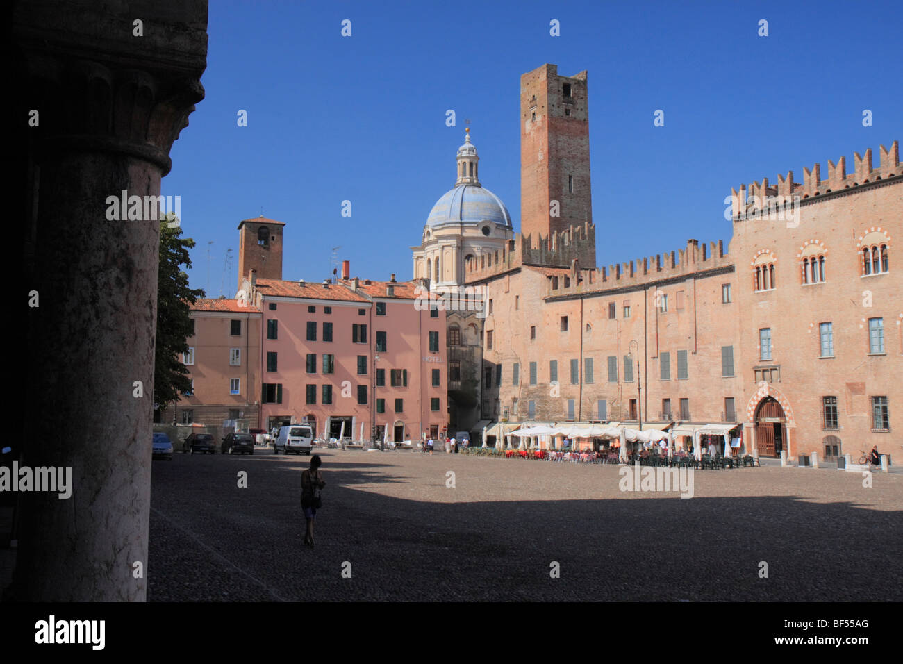 Piazza Sordello mit der Kirche von St. Andrea, Mantua oder Mantua, Lombardei, Italien, Italien, Nordeuropa Stockfoto