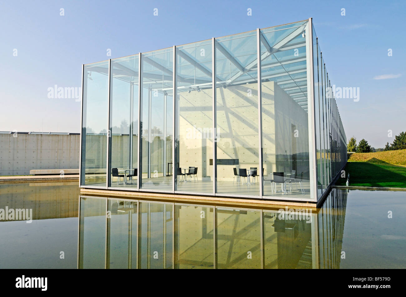 Glas, Bau, moderne Architektur, Teich, ehemalige Raketenbasis, Kunstmuseum, Langen Foundation, Architekt Tadao Ando, Hombr Stockfoto