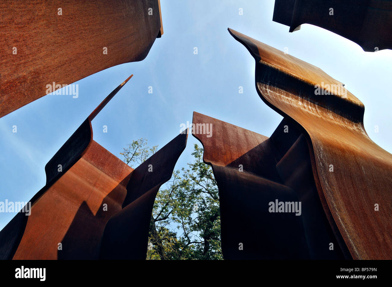 Kunst von Eduardo Chillida, Buscando la Luz vor der Pinakothek der Moderne Museum, München, Bayern, Deutschland, Europa Stockfoto