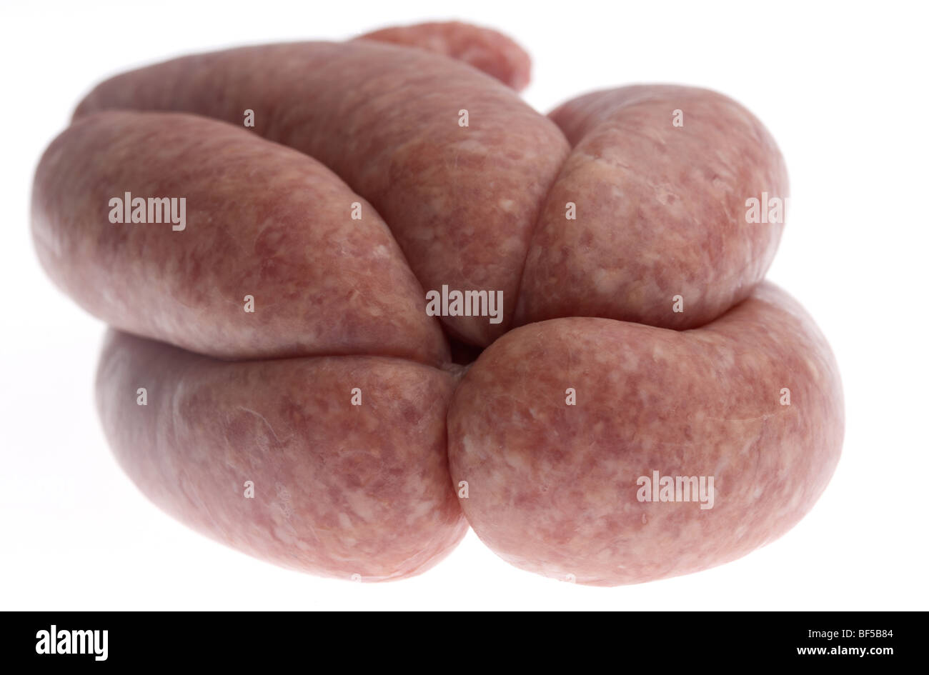 Rohe Links von Fleischwurst aus organischen britische Saddleback Schweine aufgezogen in Irland Stockfoto