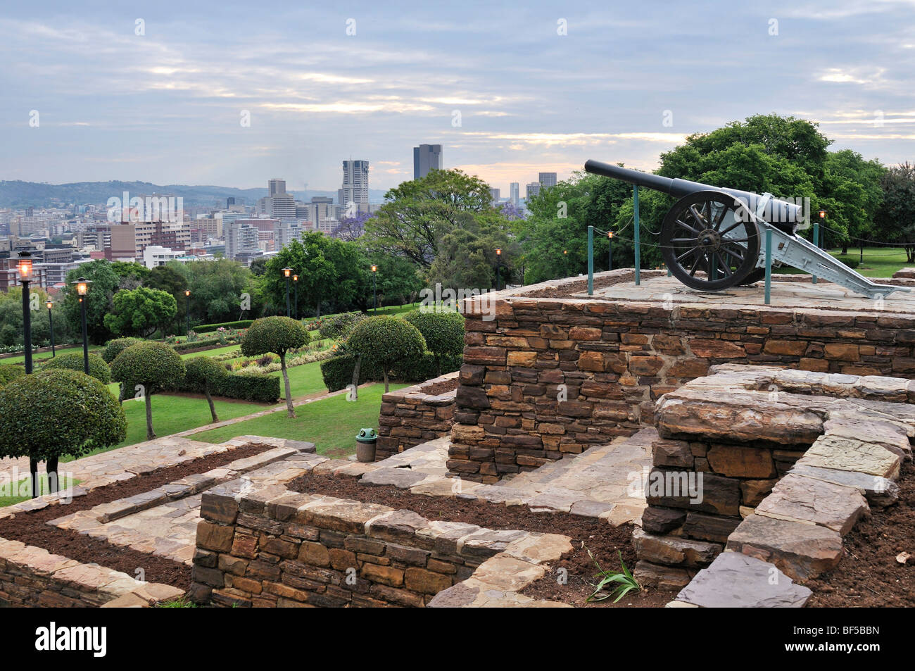 Blick von den Gärten von den Union Buildings in Richtung Innenstadt von Pretoria, Südafrika, Afrika Stockfoto