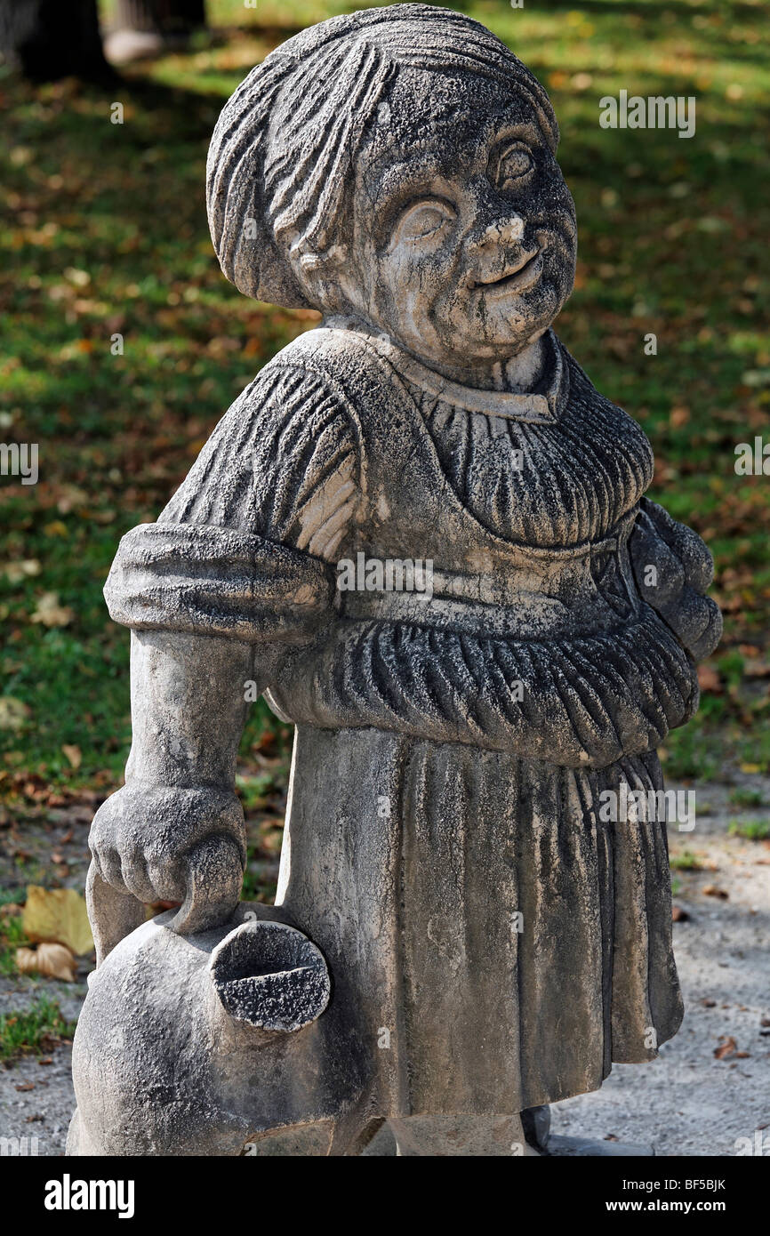 Weiblicher Zwerg, Skulptur-Serie von verkrüppelten Menschen aus der Barockzeit, Zwergelgarten, Mirabellgarten Schloss Mirabell Garten Stockfoto