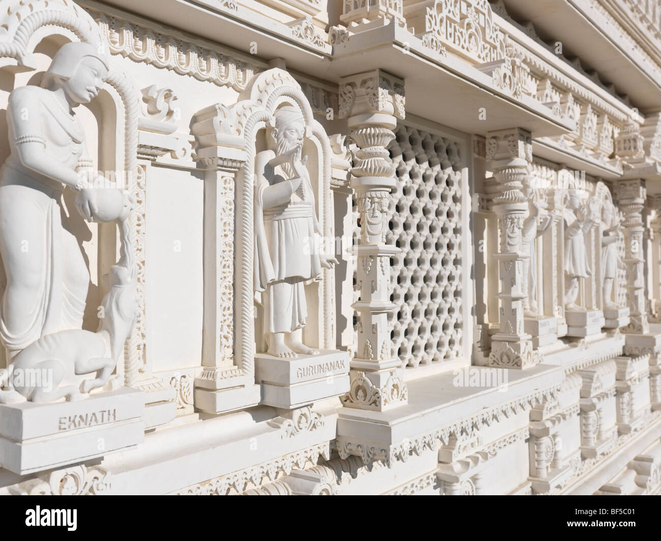 Der Swaminarayan Mandir handgeschnitzte weißen Marmor Hindu-Tempel. Eknath und Gurunanak Schnitzereien. Toronto, Ontario, Kanada. Stockfoto