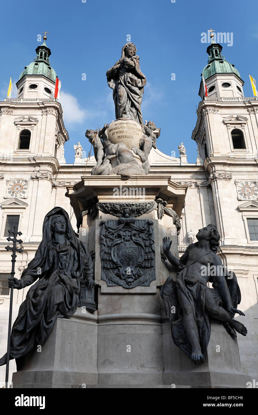 Salzburger Dom Kathedrale und Mariensäule, Statue der Immaculata, Westfassade, Salzburg, Austria, Europe Stockfoto