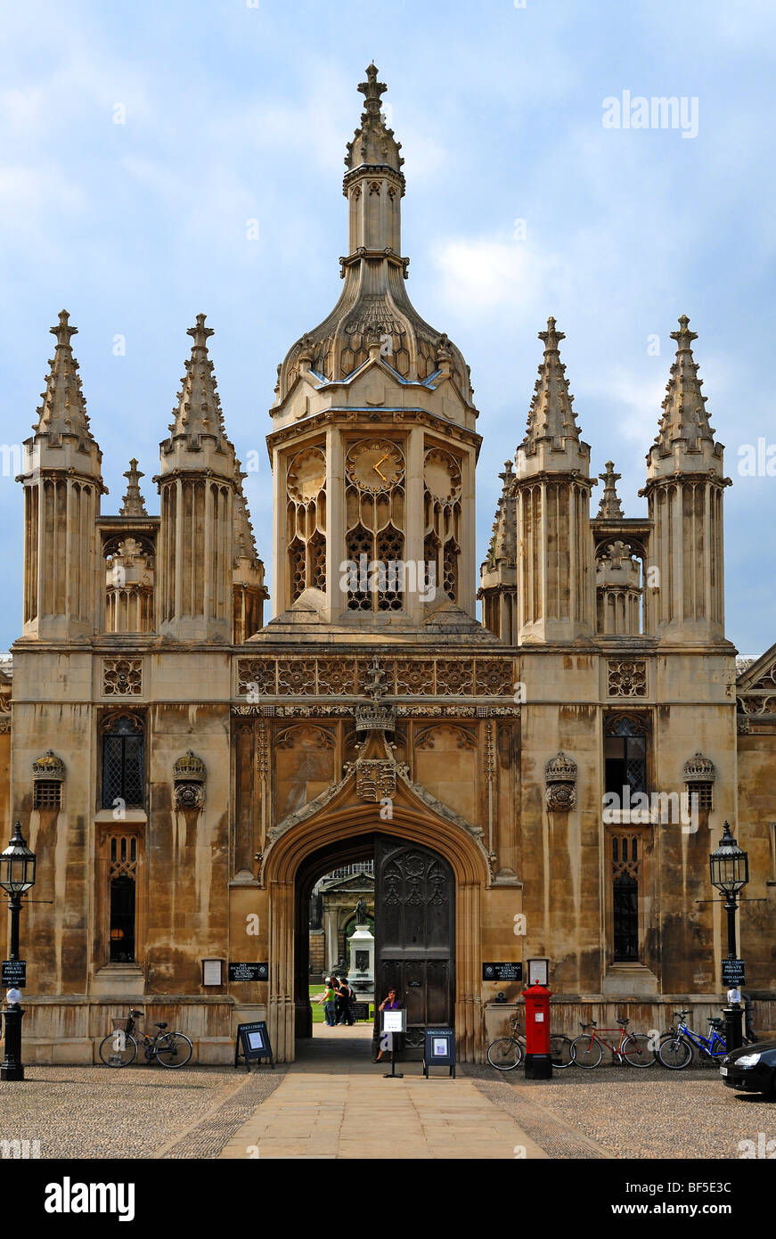 Haupttor des Kings College, Parade des Königs, Cambridge, Cambridgeshire, England, Vereinigtes Königreich, Europa Stockfoto