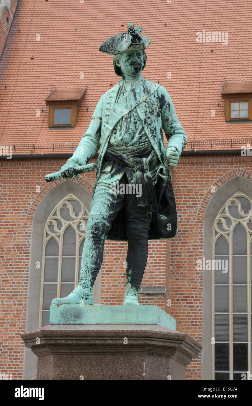 Denkmal für Leopold Prinz von Anhalt vor St. Marien Kirche, Dessau, Sachsen-Anhalt, Deutschland, Europa Stockfoto