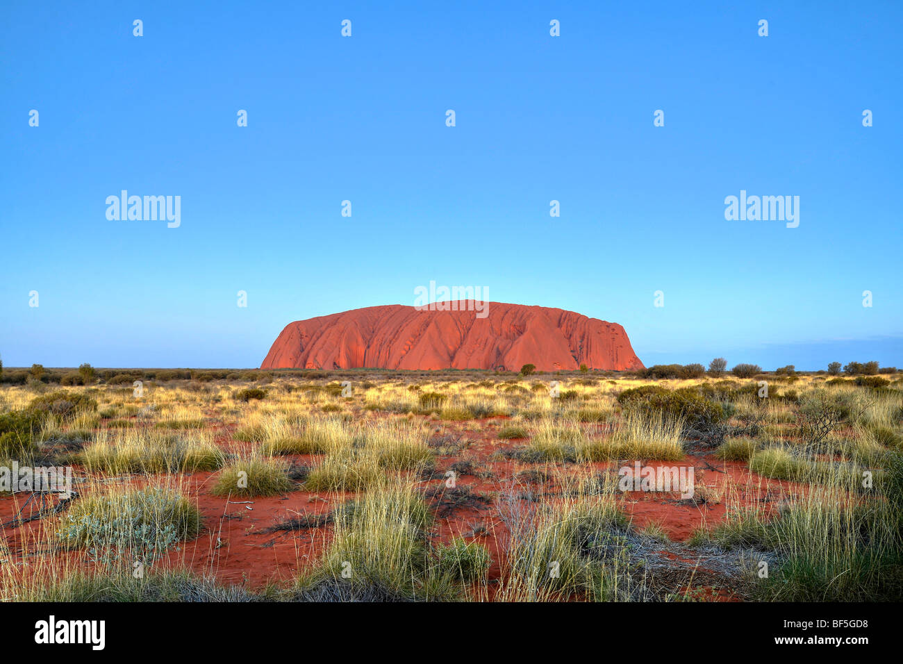 Uluru, Ayers Rock bei Sonnenuntergang, Uluru-Kata Tjuta National Park, Northern Territory, Australien Stockfoto