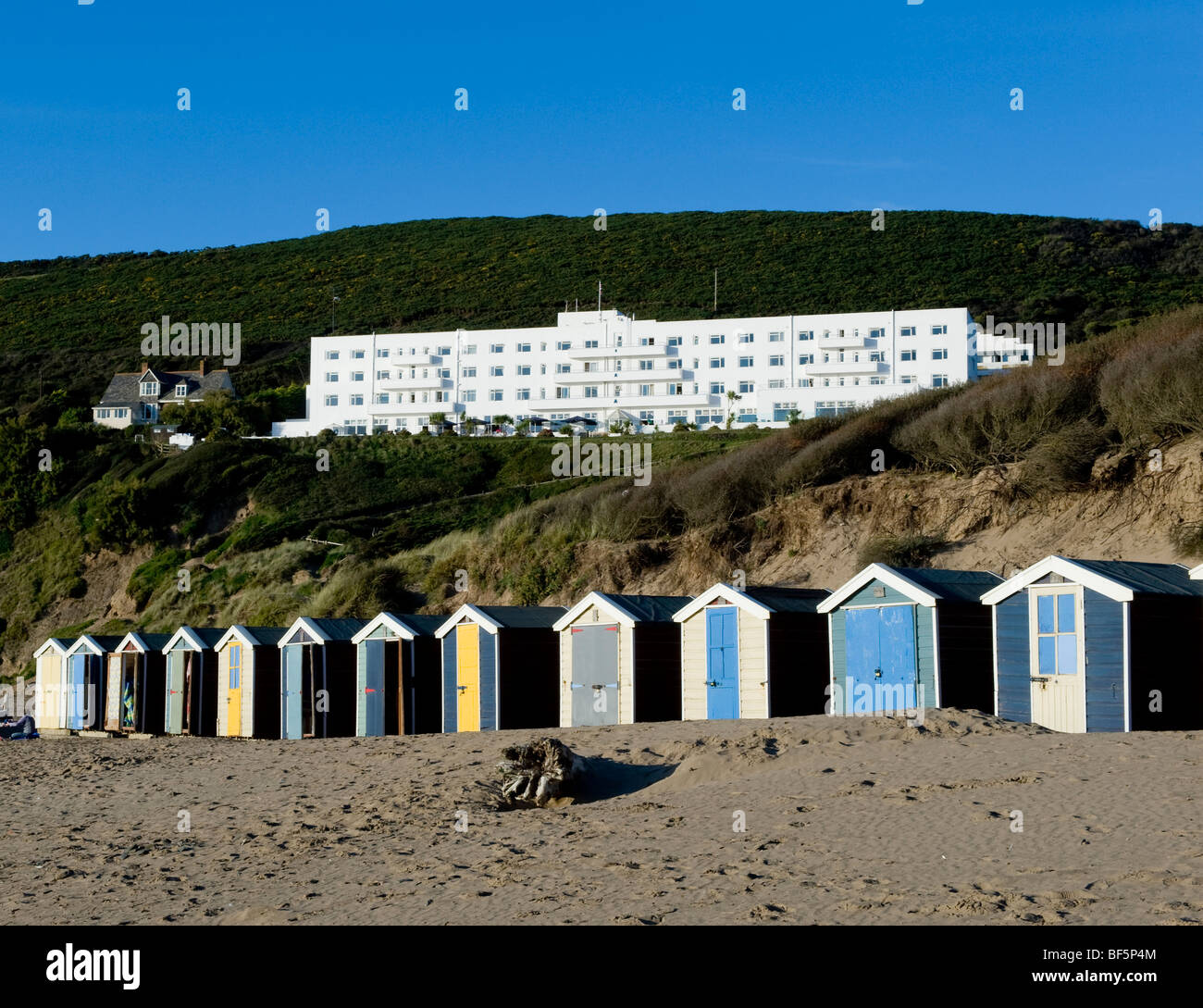 Strandhütten auf der Küste von North Devon Emissionshandelsystem im Saunton Sands Hotel Stockfoto