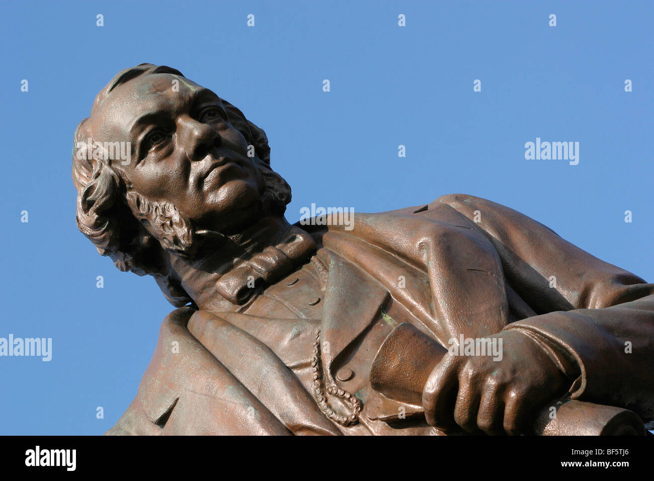 England, Cheshire, Stockport, Stadtzentrum, Statue von Richard Cobden, Stockport MP, geholfen, die Mais-Gesetze 1846 aufzuheben Stockfoto