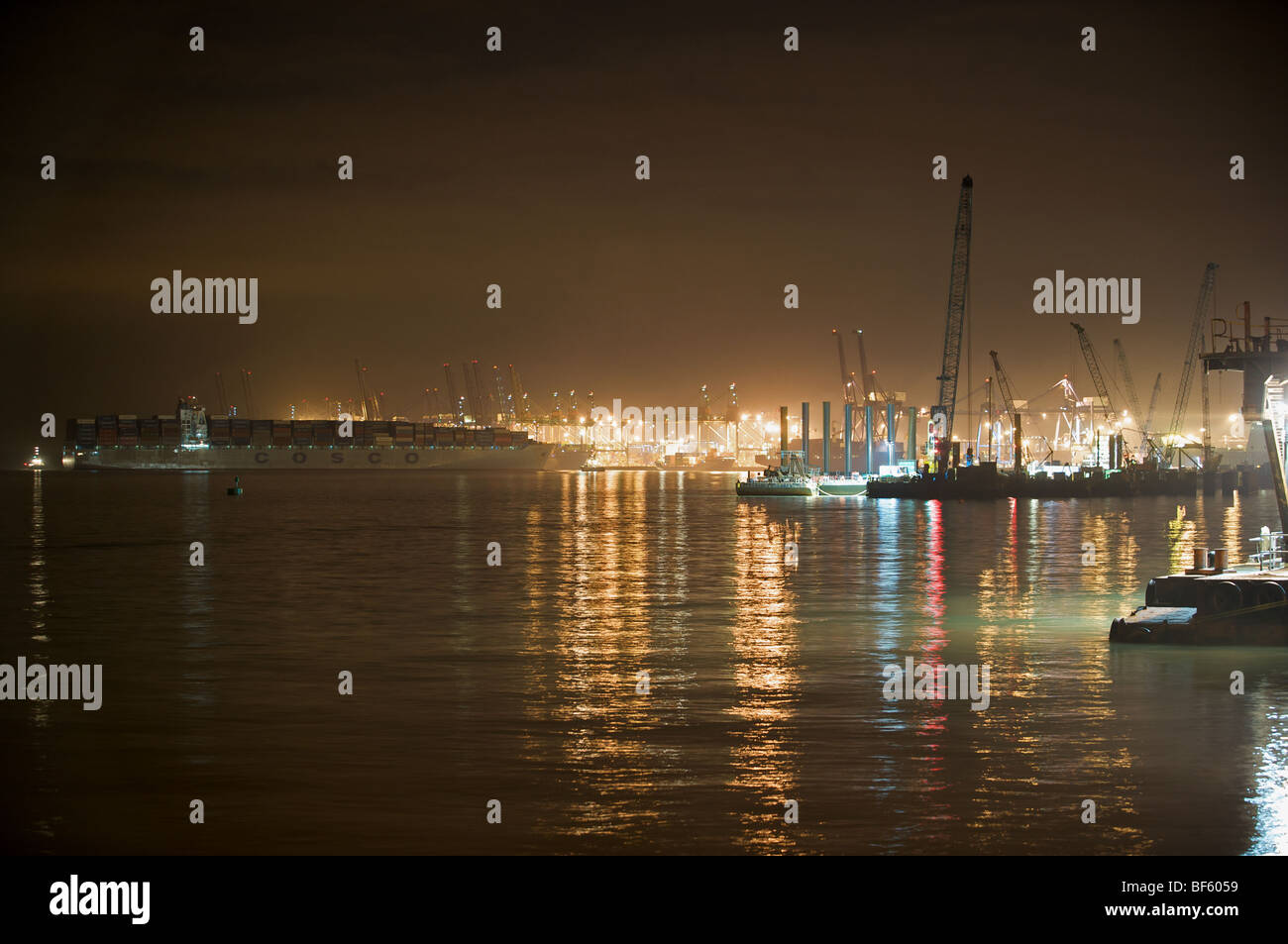 Ankunft im Hafen von Felixstowe die Erweiterung befindet Containerschiff Stockfoto