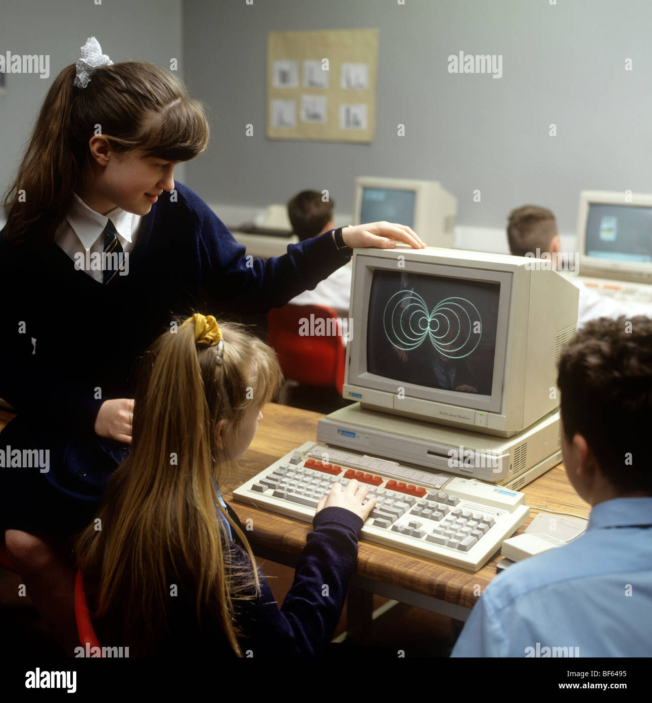 Bildung-Schüler mit einer Archimedes-Computer in den frühen 1990er Jahren Stockfoto