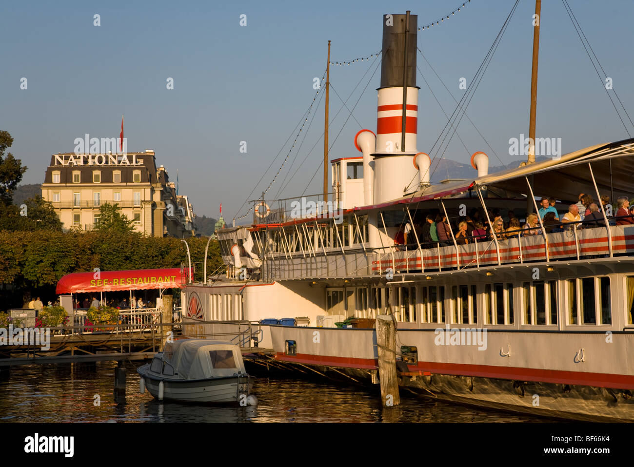 Restaurant im alten Raddampfer, Promenade, Grandhotel National, Vierwaldstättersee, Luzern, Schweiz Stockfoto