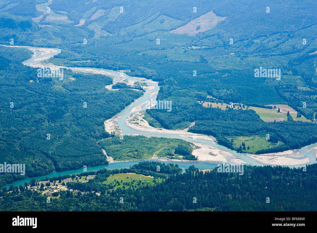 Zusammenfluss von der Sauk River und Skagit River im Norden Cascade Mountains of Washington, USA. Stockfoto