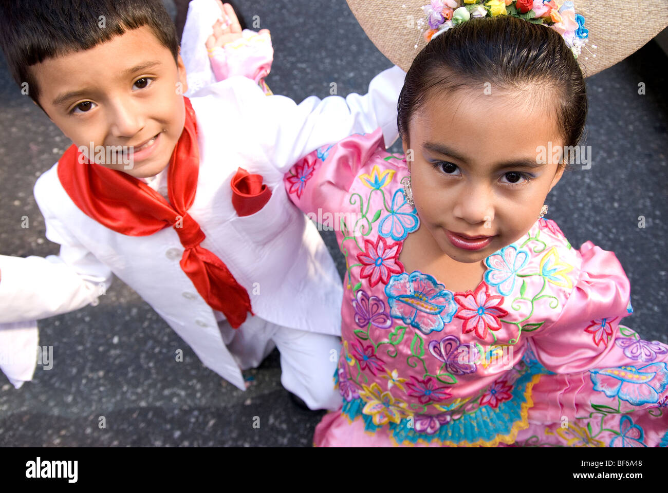 Kolumbianische Folklore Kostüm, jährliche Hispanic Tagesparade auf 5th Avenue, New York City, das Hispanic Erbe Stockfoto