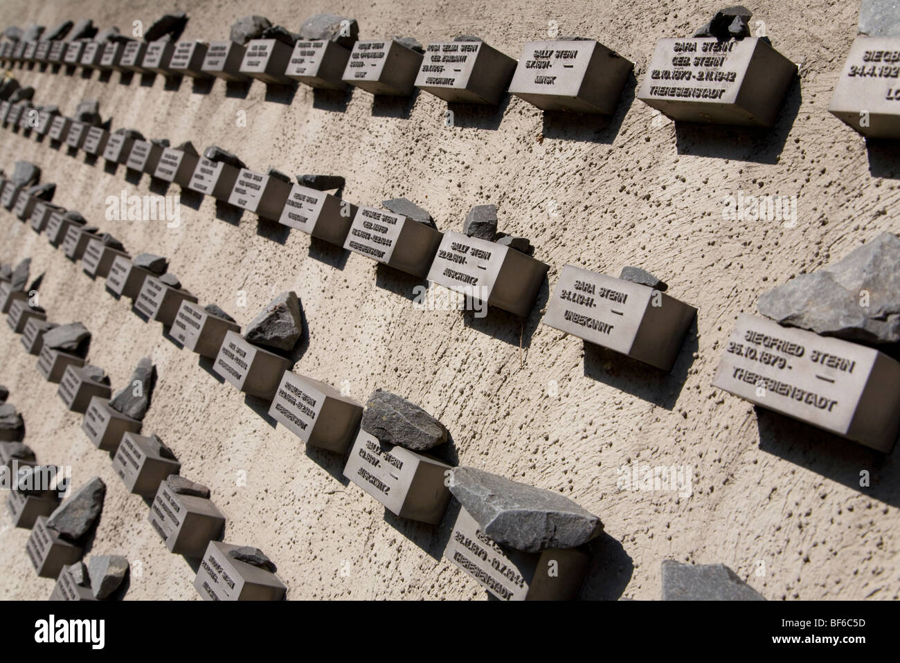 Alter jüdischer Friedhof, Gedenktafeln, Außenwand, Frankfurt am Main, Hessen, Deutschland Stockfoto