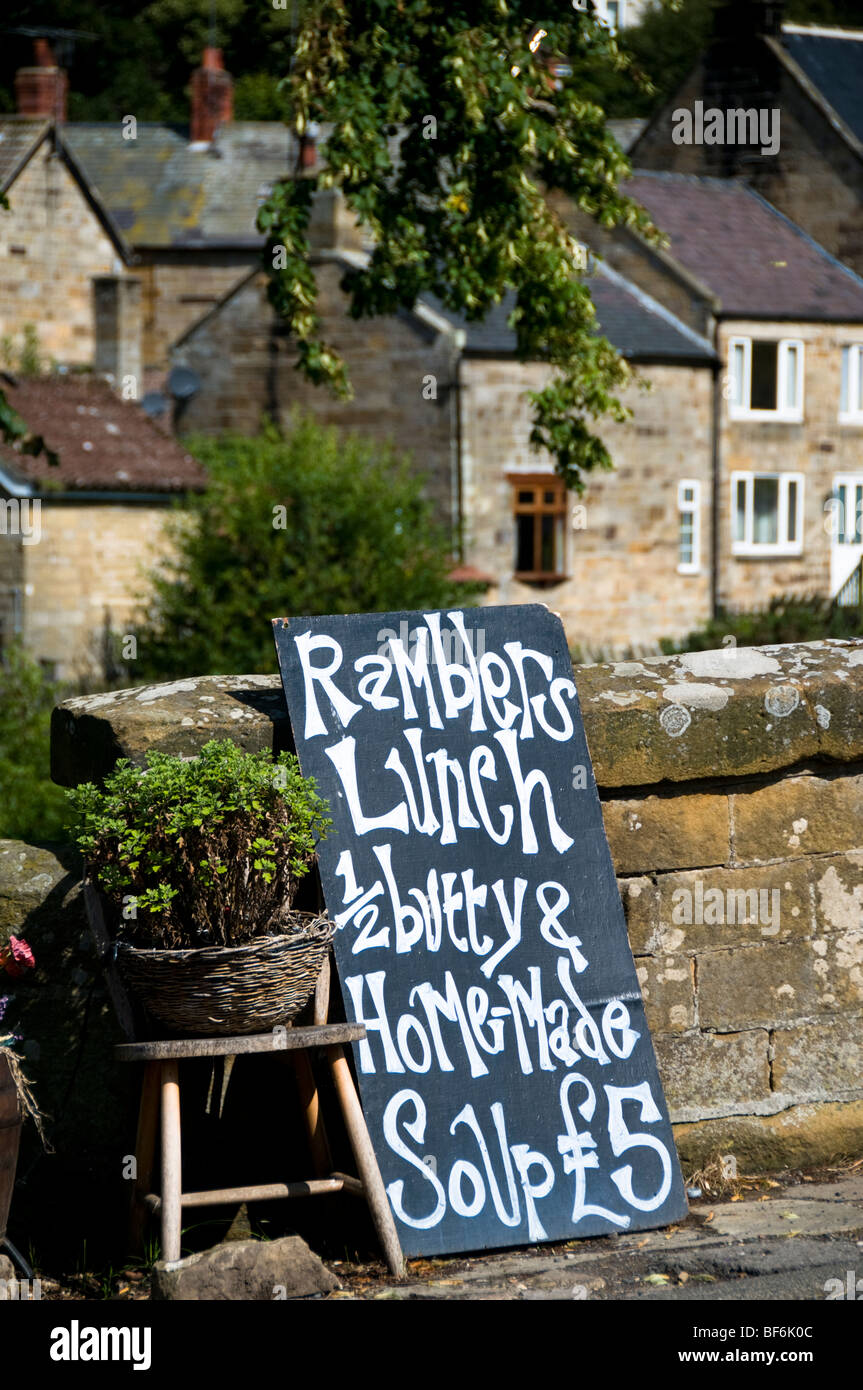 Externe Promotion Menü für Wanderer, Lealholm, North Yorkshire, UK Stockfoto