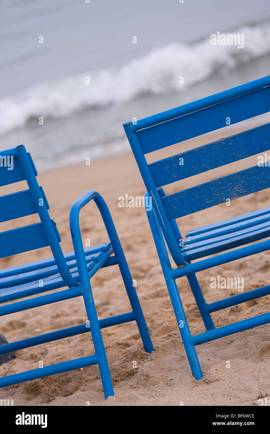 Blaue Stühle, Strand, Cannes, Cote D Azur, Provence, Frankreich Stockfoto