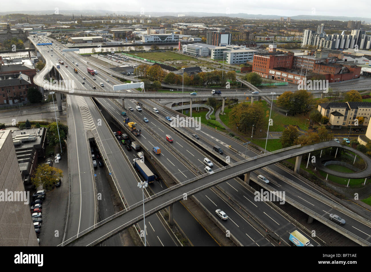 Eine Luftaufnahme der Autobahn M8 und Kingston Bridge in Glasgow Stockfoto