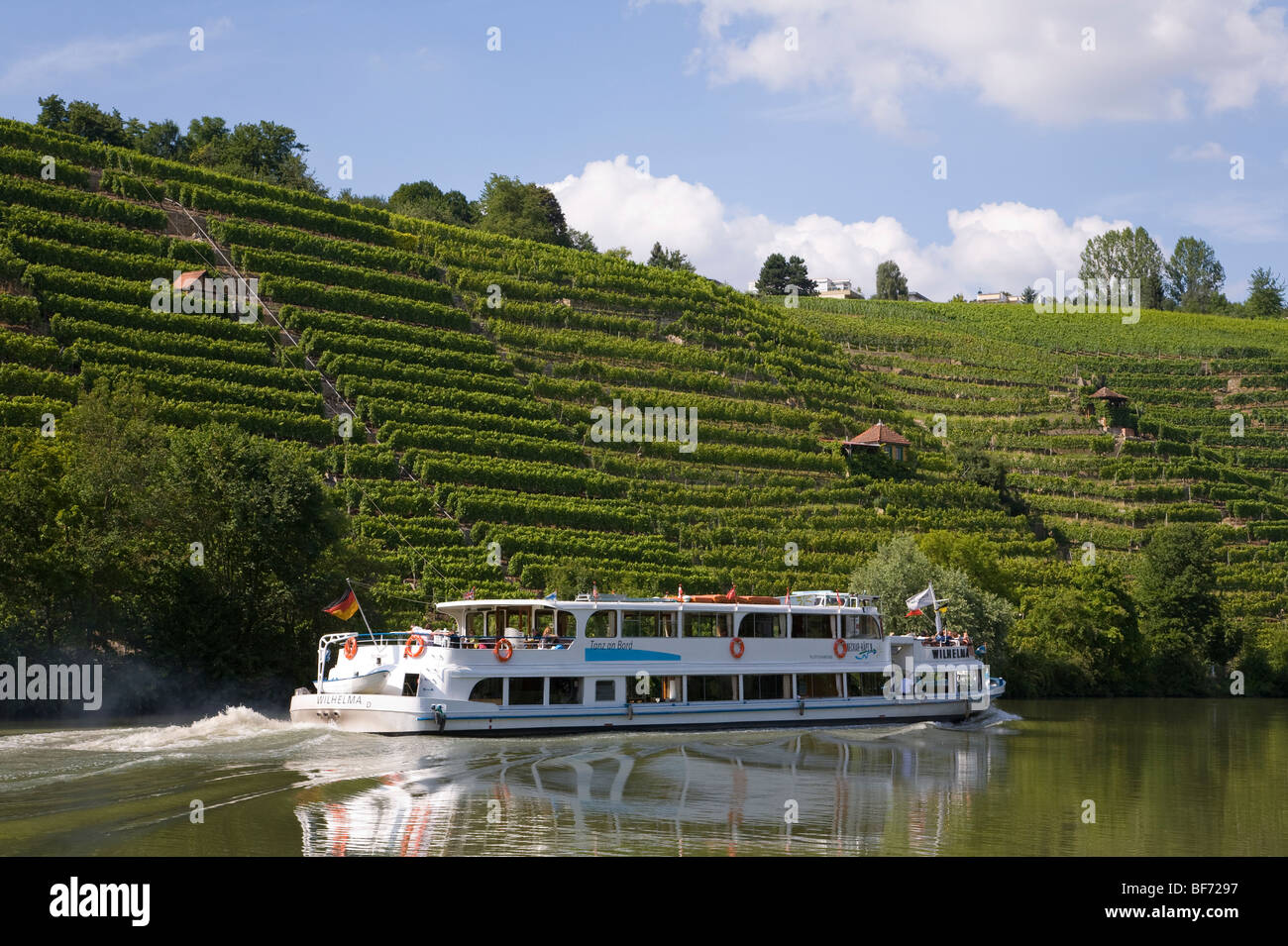 Ausflugsschiff auf Neckar in der Nähe von Stuttgart, Baden-Württemberg, Deutschland Stockfoto